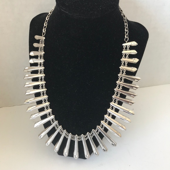 KENDRA SCOTT SILVER TONE METALLIC NECKLACE - Picture 4 of 4